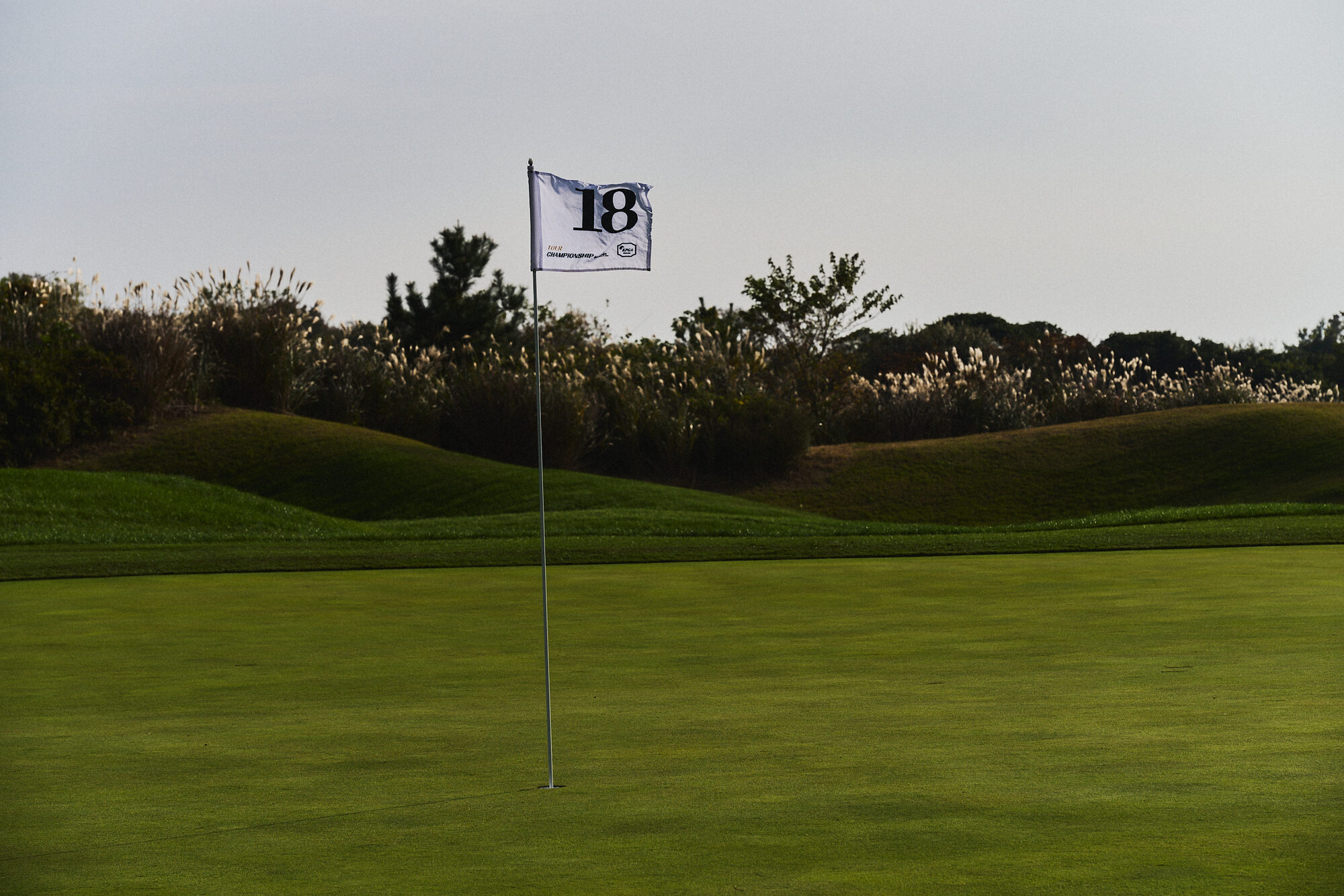 제주 KPGA 현장에서 흐르는 인물과 경기의 장면. 2번째 컷.
