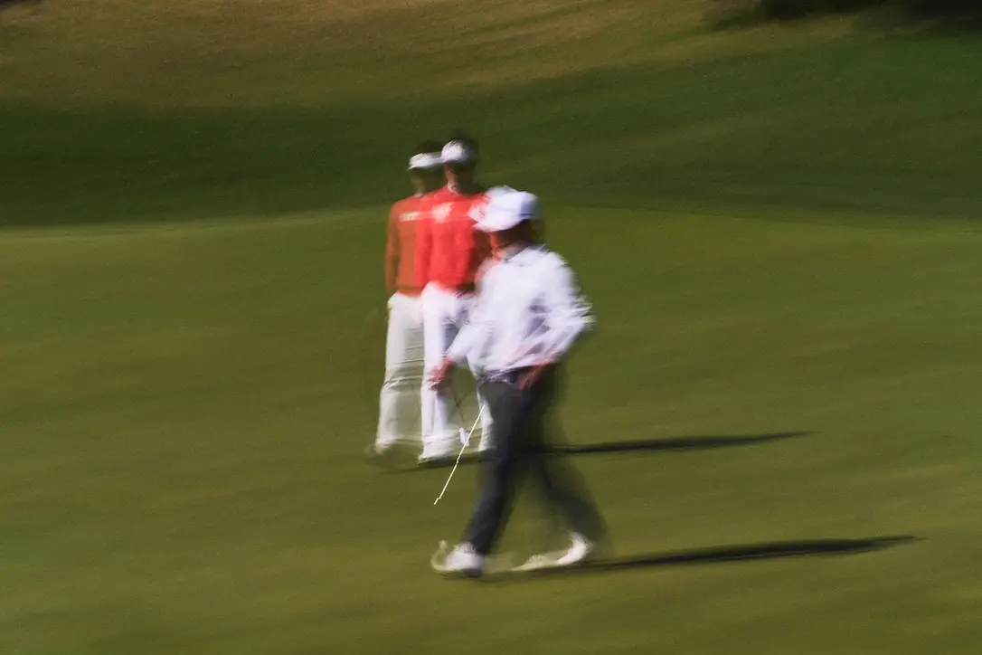 제주 KPGA 현장에서 흐르는 인물과 경기의 장면. 5번째 컷.
